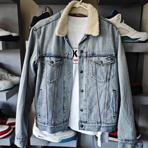 Levi’s Jacket size small